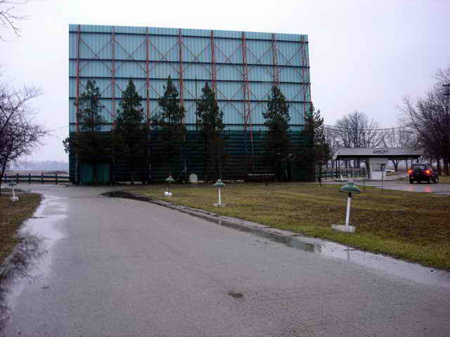 Piqua 36 Drive-In - 2006 Photo (newer photo)